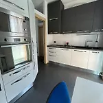 M&m Center - Modern Flat With Free Wifi - Rent Bike דירה