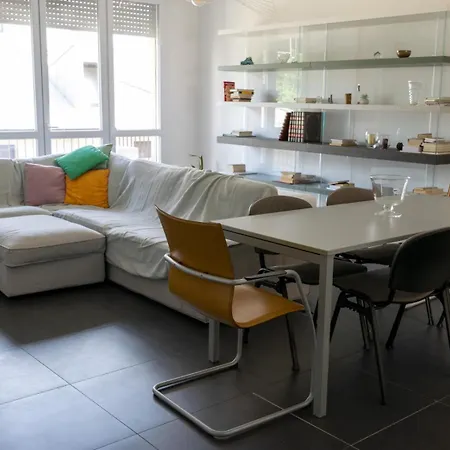 M&m Center - Modern Flat With Free Wifi - Rent Bike 아파트 *